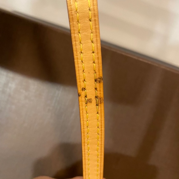 Authentic Louis Vuitton Pallas clutch in red - Picture 6 of 9